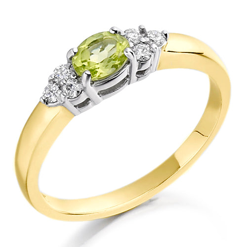 The lively peridot, symbolising renewal and energy, is flanked by two glittering diamonds in a timeless trefoil setting—perfect for those who embrace colour with grace.